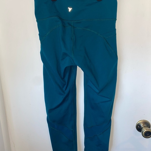 Old Navy Pants - Old Navy Elevate Capri Leggings